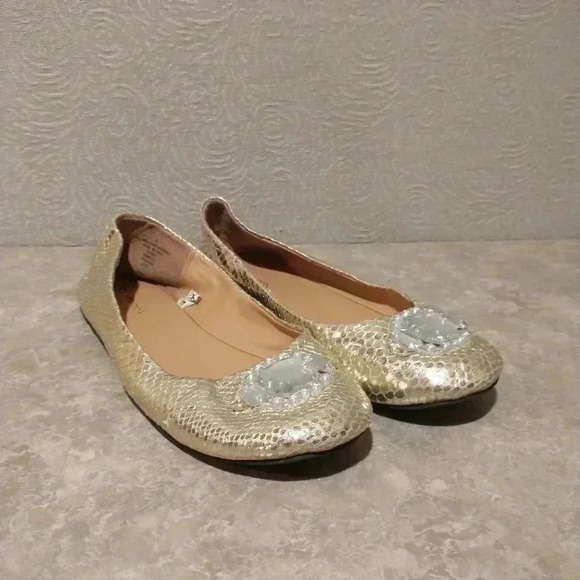 Xhilaration gold shoes size 4 junior - Picture 1 of 8